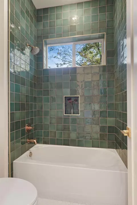 Bath - 4177 Laird Rd, Loomis, CA 95650 photo 6 of 9