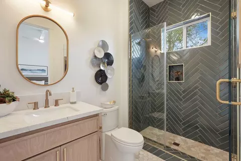 Bath - 4177 Laird Rd, Loomis, CA 95650 photo 4 of 9