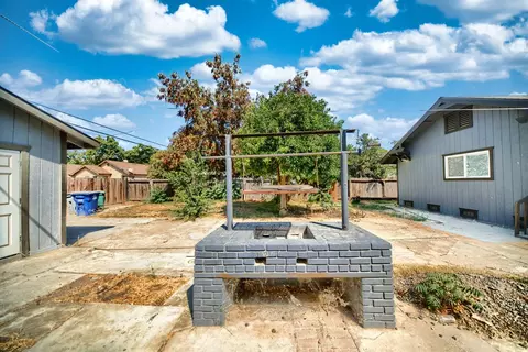 Exterior - 131 5th St, Gustine, CA 95322 photo 8 of 28
