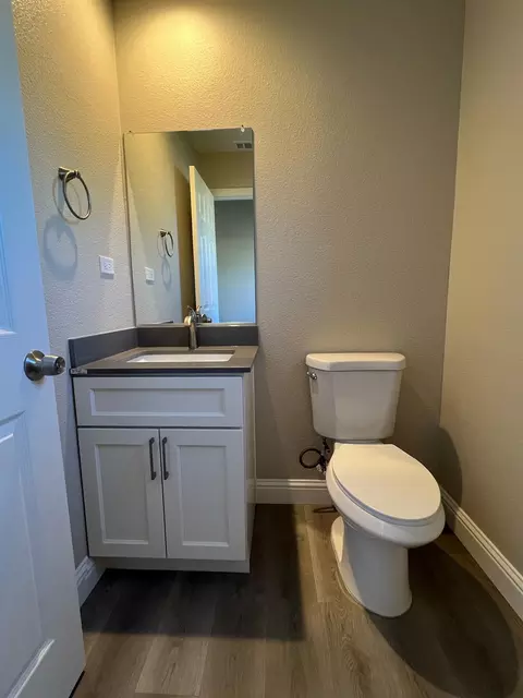 Bath - 715 Cambridge Ct, Tracy, CA 95377 photo 1 of 4