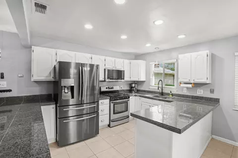 Kitchen - 5621 Sapunor Way, Carmichael, CA 95608 photo 4 of 4