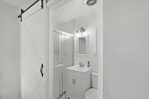 Bath - 5621 Sapunor Way, Carmichael, CA 95608 photo 2 of 2