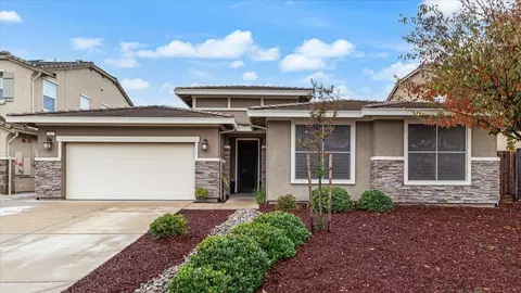 Exterior - 2147 Saffron Dr, Manteca, CA 95337 photo 4 of 11
