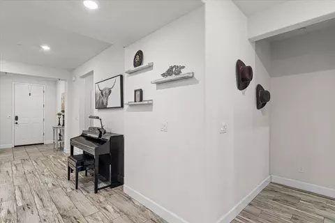 Entry Way - 2147 Saffron Dr, Manteca, CA 95337 photo 9 of 15