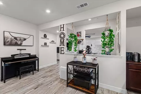 Entry Way - 2147 Saffron Dr, Manteca, CA 95337 photo 5 of 15