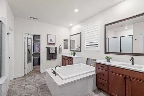 Bath - 2147 Saffron Dr, Manteca, CA 95337 photo 1 of 3