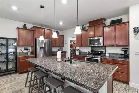 Kitchen - 2147 Saffron Dr, Manteca, CA 95337 photo 2 of 6