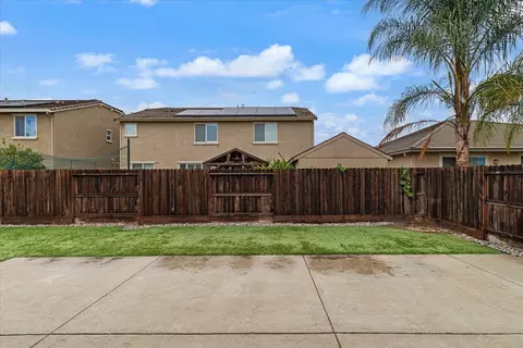 Exterior - 2147 Saffron Dr, Manteca, CA 95337 photo 5 of 11