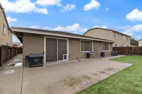 Exterior - 2147 Saffron Dr, Manteca, CA 95337 photo 7 of 11