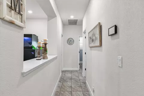 Entry Way - 2147 Saffron Dr, Manteca, CA 95337 photo 13 of 15