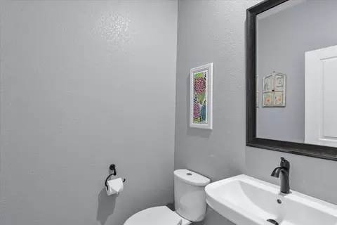 Bath - 2147 Saffron Dr, Manteca, CA 95337 photo 2 of 3