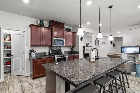 Kitchen - 2147 Saffron Dr, Manteca, CA 95337 photo 4 of 6