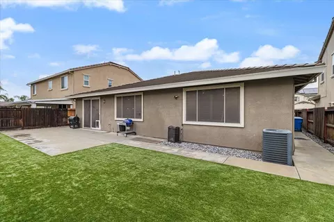 Exterior - 2147 Saffron Dr, Manteca, CA 95337 photo 10 of 11