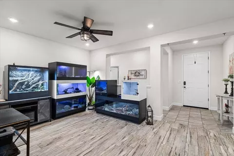 Entry Way - 2147 Saffron Dr, Manteca, CA 95337 photo 4 of 15