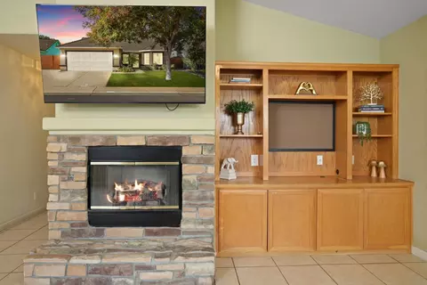 Living - 1505 Dreyfus Ln, Modesto, CA 95355 photo 1 of 1