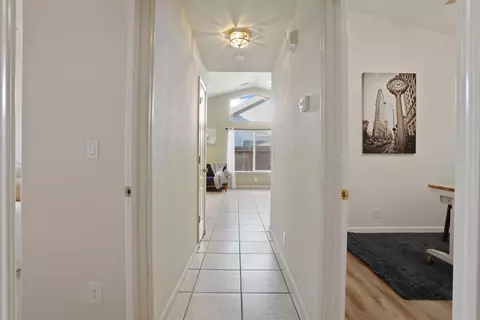 Entry Way - 1505 Dreyfus Ln, Modesto, CA 95355 photo 2 of 4