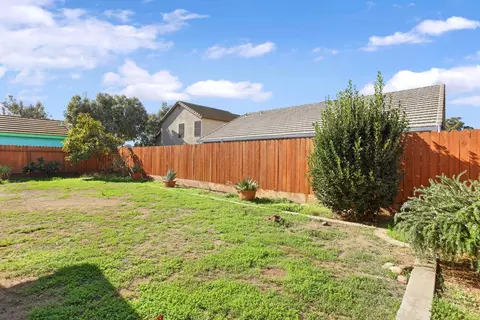 Exterior - 1505 Dreyfus Ln, Modesto, CA 95355 photo 4 of 4
