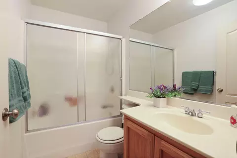 Bath - 1505 Dreyfus Ln, Modesto, CA 95355 photo 1 of 2