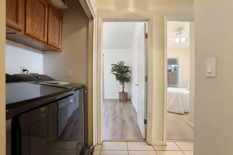 Entry Way - 1505 Dreyfus Ln, Modesto, CA 95355 photo 3 of 4