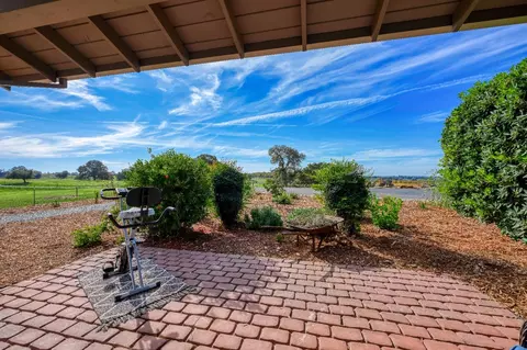 Exterior - 21285 E Acampo Rd, Clements, CA 95227 photo 2 of 6