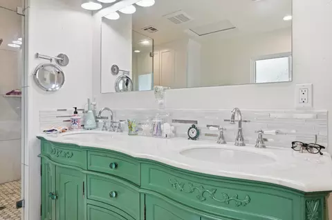 Bath - 21285 E Acampo Rd, Clements, CA 95227 photo 5 of 7