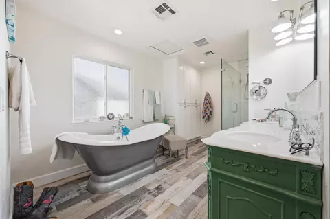Bath - 21285 E Acampo Rd, Clements, CA 95227 photo 1 of 7