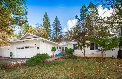 16725 Oscar Dr, Grass Valley, CA 95949