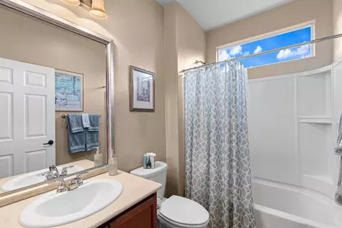 Bath - 2494 Redbud Way, Manteca, CA 95336 photo 4 of 4