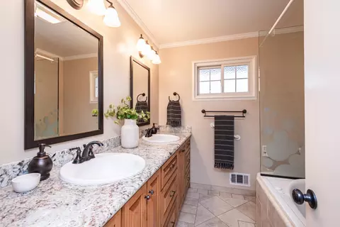Bath - 1250 Los Rios Dr, Carmichael, CA 95608 photo 1 of 3