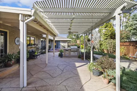 Exterior - 1250 Los Rios Dr, Carmichael, CA 95608 photo 7 of 13