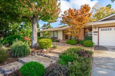 Exterior - 1250 Los Rios Dr, Carmichael, CA 95608 photo 4 of 13
