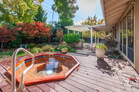 Exterior - 1250 Los Rios Dr, Carmichael, CA 95608 photo 5 of 13