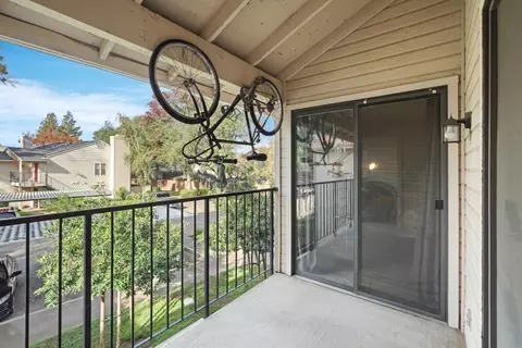 Exterior - 2401 Eilers Ln #304, Lodi, CA 95242 photo 4 of 6