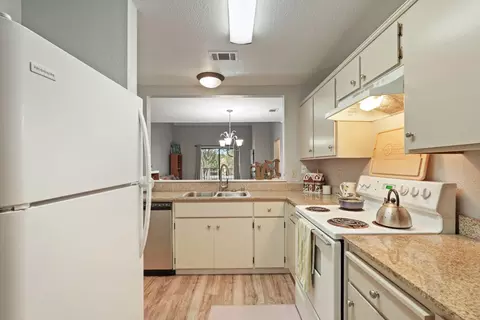 Kitchen - 2401 Eilers Ln #304, Lodi, CA 95242 photo 3 of 3