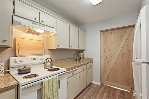 Kitchen - 2401 Eilers Ln #304, Lodi, CA 95242 photo 2 of 3