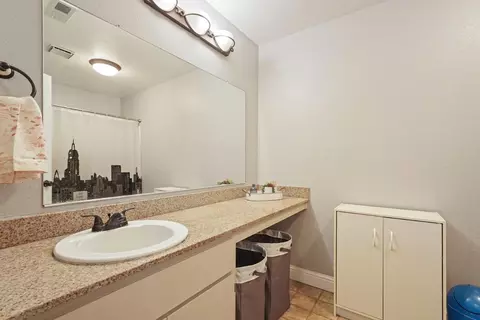 Bath - 2401 Eilers Ln #304, Lodi, CA 95242 photo 1 of 2