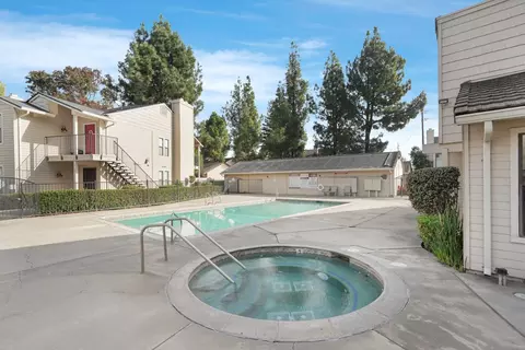 Exterior - 2401 Eilers Ln #304, Lodi, CA 95242 photo 2 of 6