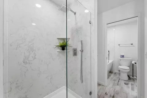 Bath - 230 W Rumble Rd #C, Modesto, CA 95350 photo 3 of 7