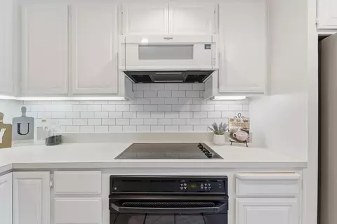 Kitchen - 230 W Rumble Rd #C, Modesto, CA 95350 photo 3 of 6