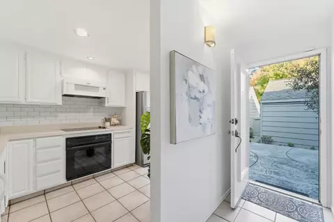 Entry Way - 230 W Rumble Rd #C, Modesto, CA 95350 photo 2 of 5