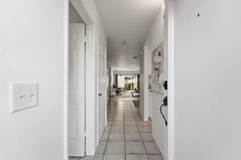 Entry Way - 230 W Rumble Rd #C, Modesto, CA 95350 photo 1 of 5