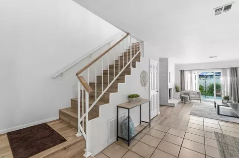 Entry Way - 230 W Rumble Rd #C, Modesto, CA 95350 photo 3 of 5