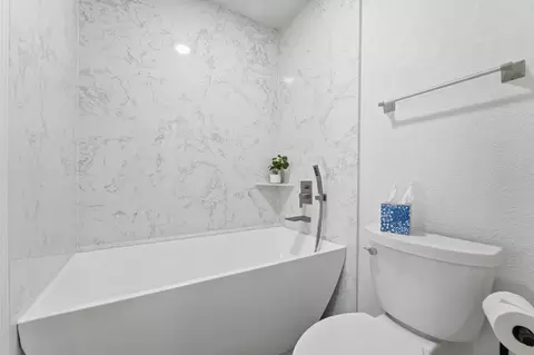 Bath - 230 W Rumble Rd #C, Modesto, CA 95350 photo 5 of 7
