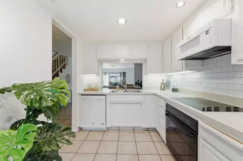 Kitchen - 230 W Rumble Rd #C, Modesto, CA 95350 photo 4 of 6