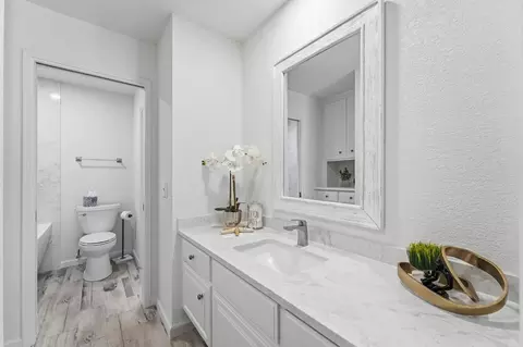 Bath - 230 W Rumble Rd #C, Modesto, CA 95350 photo 1 of 7