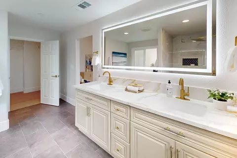 Bath - 3169 Rogue River Dr, Chico, CA 95973 photo 1 of 11