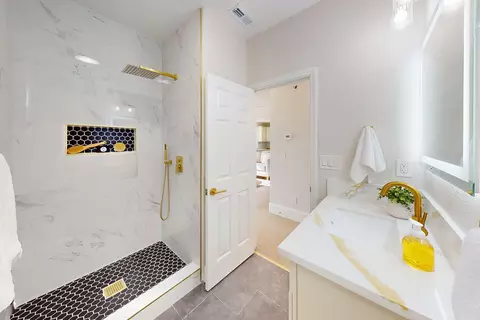 Bath - 3169 Rogue River Dr, Chico, CA 95973 photo 3 of 11