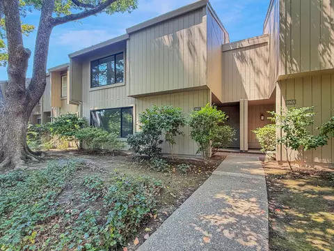 1061 Commons Dr, Sacramento, CA 95825