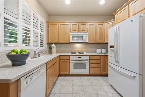 Kitchen - 286 Lariat Loop, Lincoln, CA 95648 photo 2 of 2