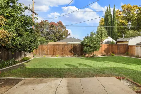 Exterior - 219 W 22nd St, Tracy, CA 95376 photo 2 of 3